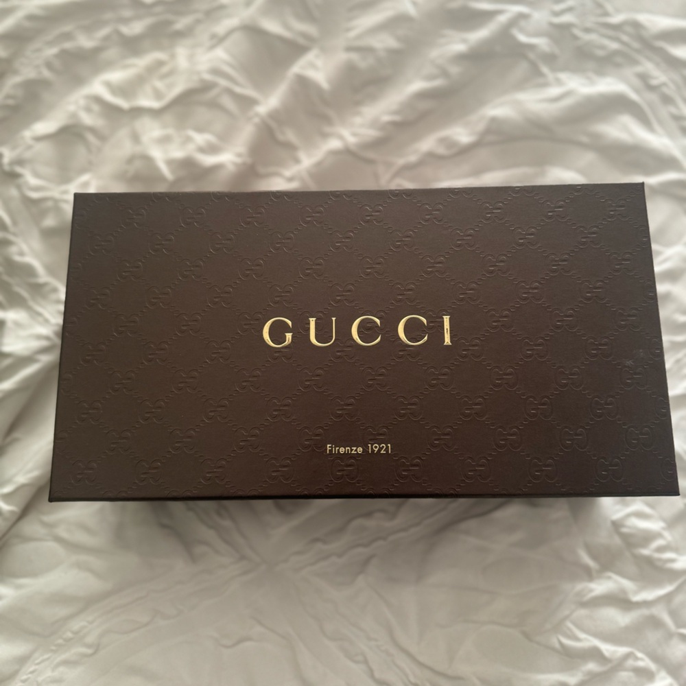 Gucci shoe box with tissue paper